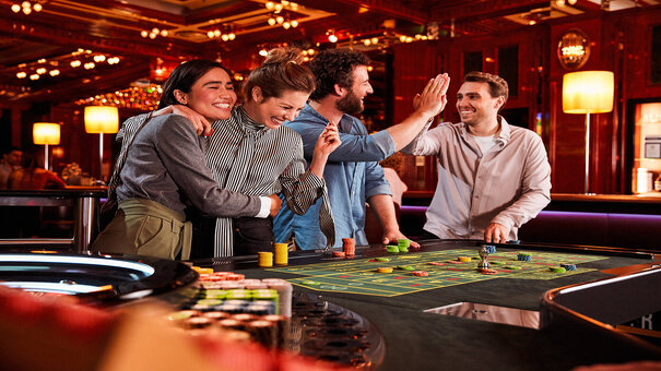 Tại đây rất nhiều game bài rút tiền uy tín được cập nhật mới liên tục như: baccarat, roulette, poker, blackjack, tiến lên, sâm lốc, phỏm tá lả. Hãy đến SUNWIN game bài trực tuyến để biết thêm thông tin nhé .